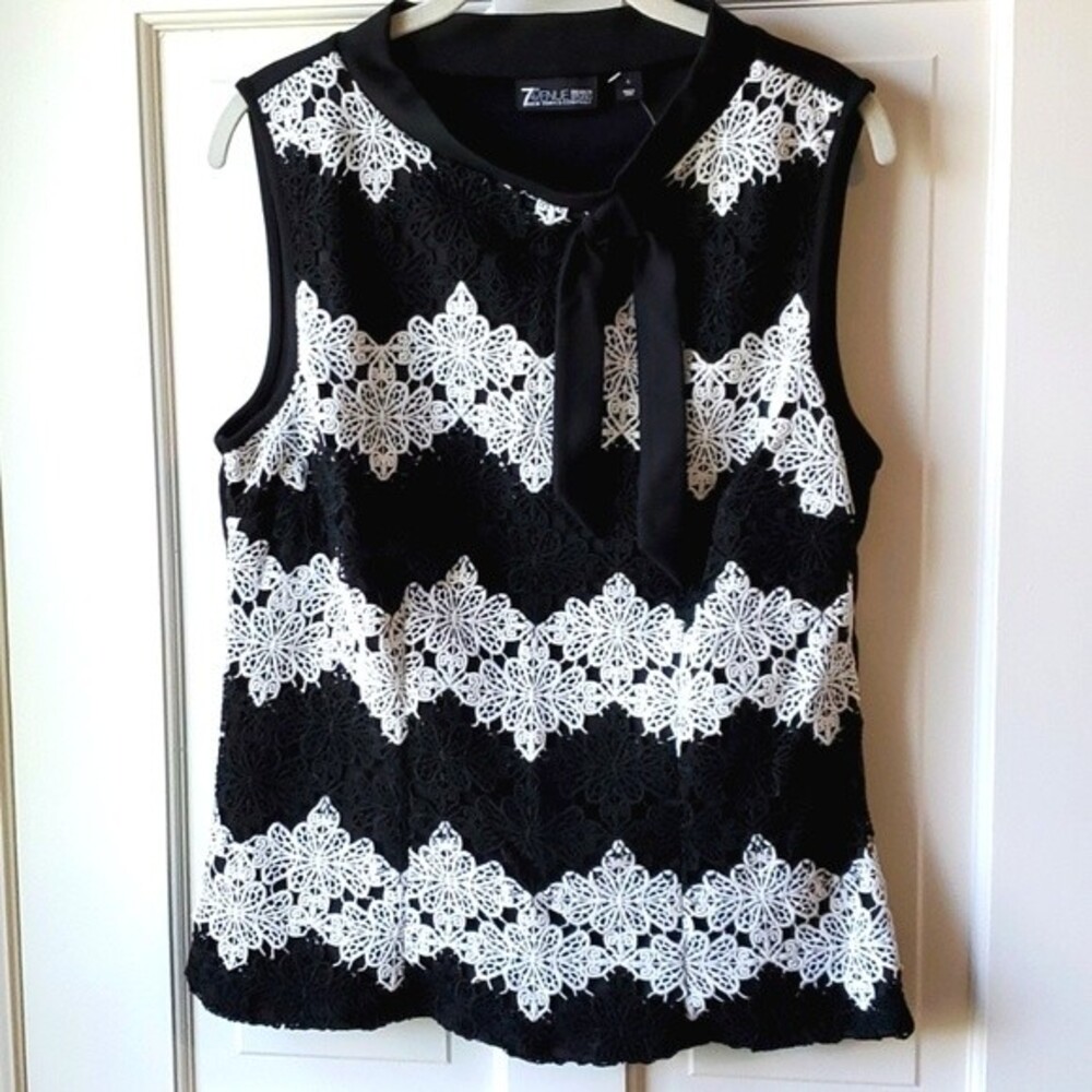 NWT NY & COMPANY SLEEVELESS LACE TOP SIZE LARGE BLACK WHITE COCKTAIL STRIPE